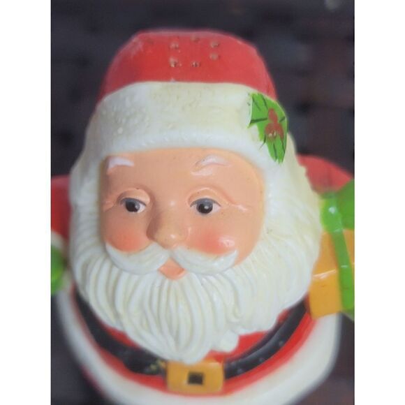 Vintage Hallmark Santa and Mrs. Claus Salt and Pepper Shakers #A49 - Picture 5 of 9